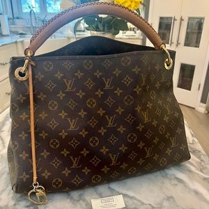 Authentic Artsy Louis Vuitton Bag! The best bag of them all!